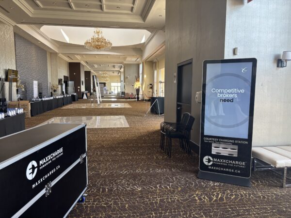 55" Digital Advertising Charge Screen - Image 5